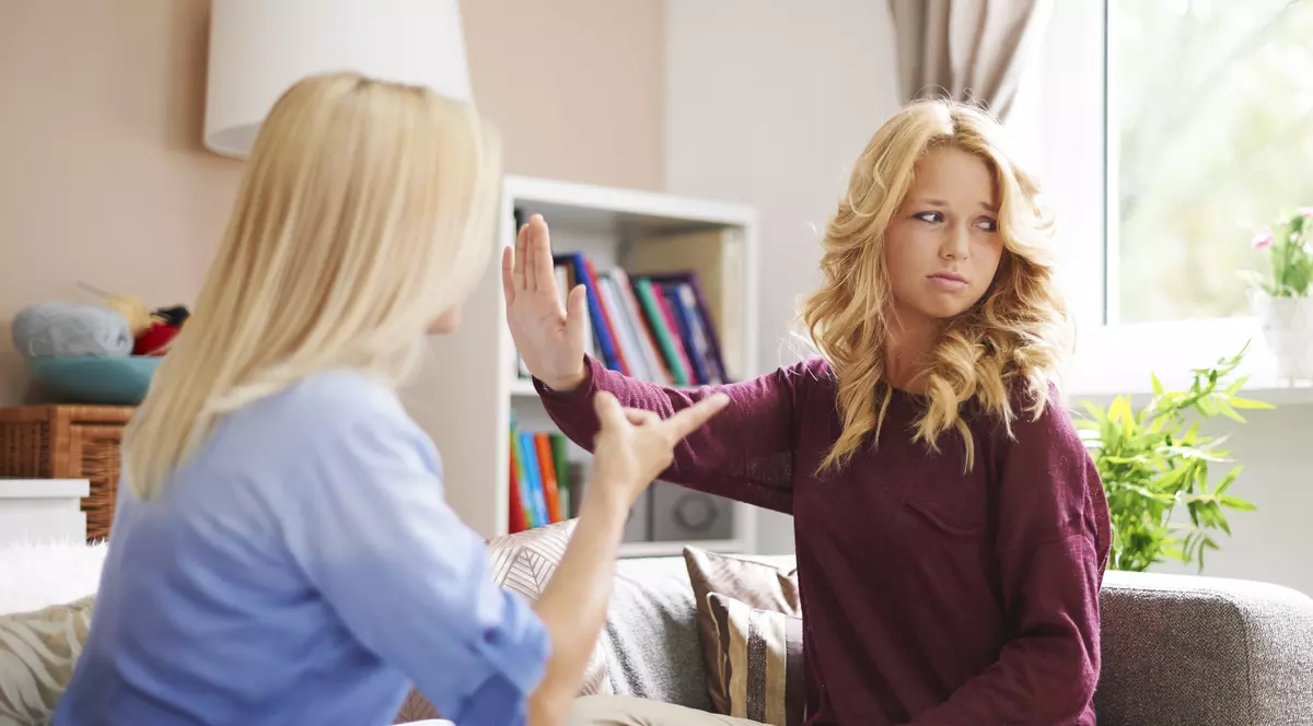 Ești părinte de adolescent? Află cu ce te confrunți