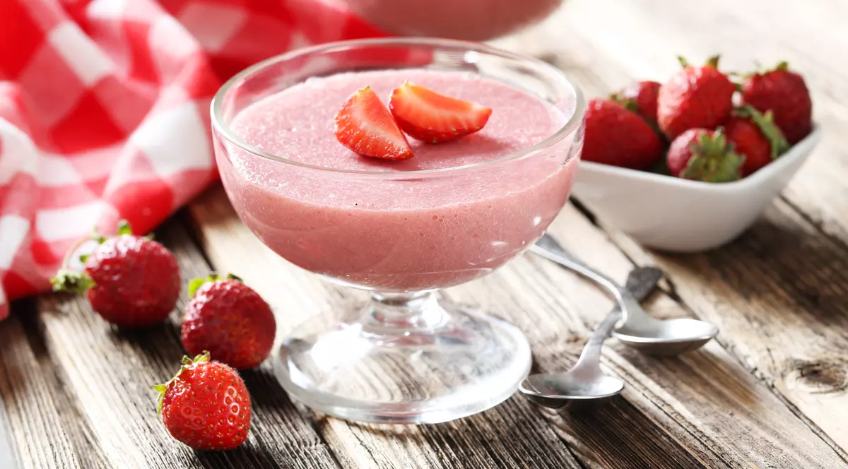 Libertatea te ajută să găteşti ieftin şi bun. Spumă de căpşune cu doar 5,50 lei