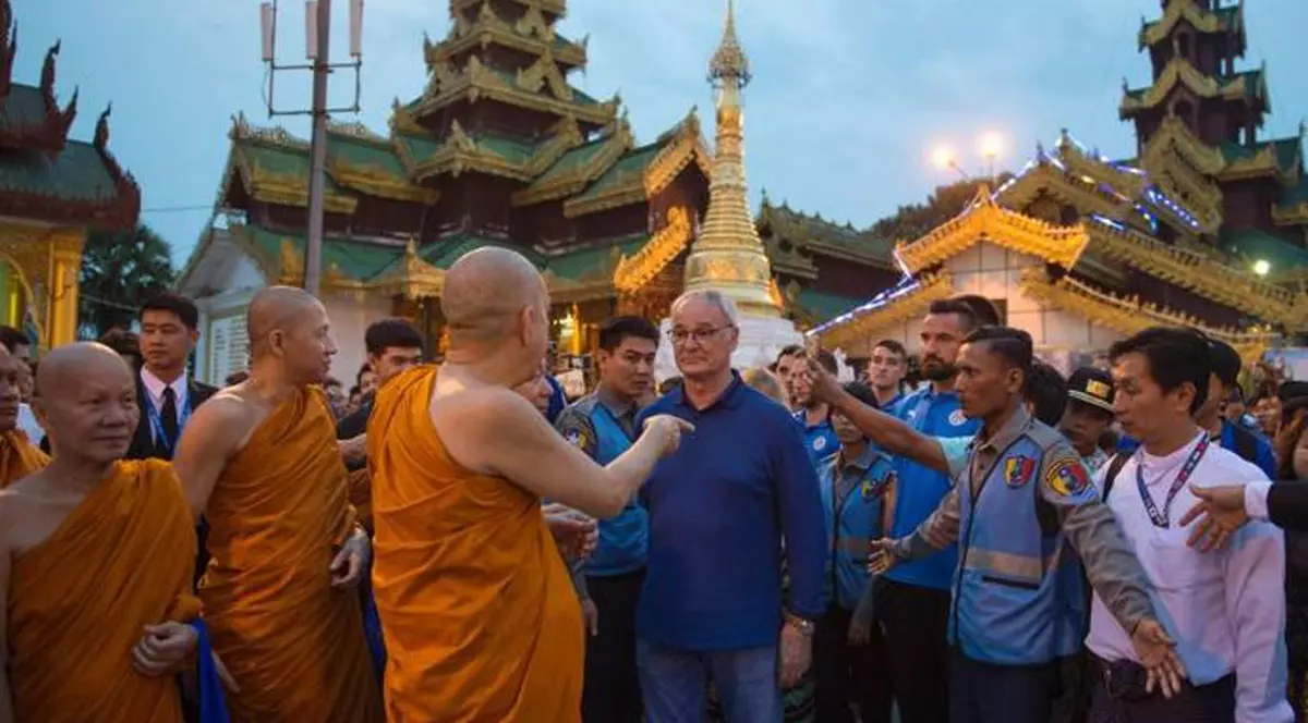 Mesut Özil, internațional german de origine turcă, a ajuns la Mecca. Leicester a mers în patria budhismului