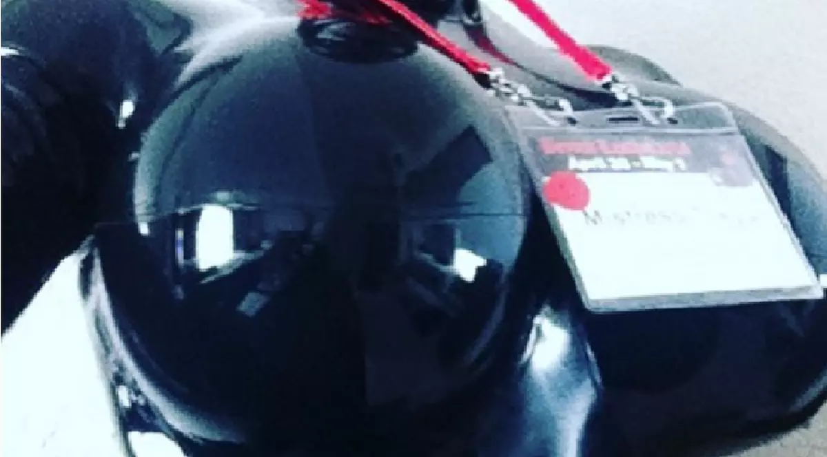 Mai ceva ca în filmul „Cele 50 de umbre ale lui Grey”! O australiancă câștigă o grămadă de bani din torturarea bărbaților în dormitor! FOTO ÎN ARTICOL