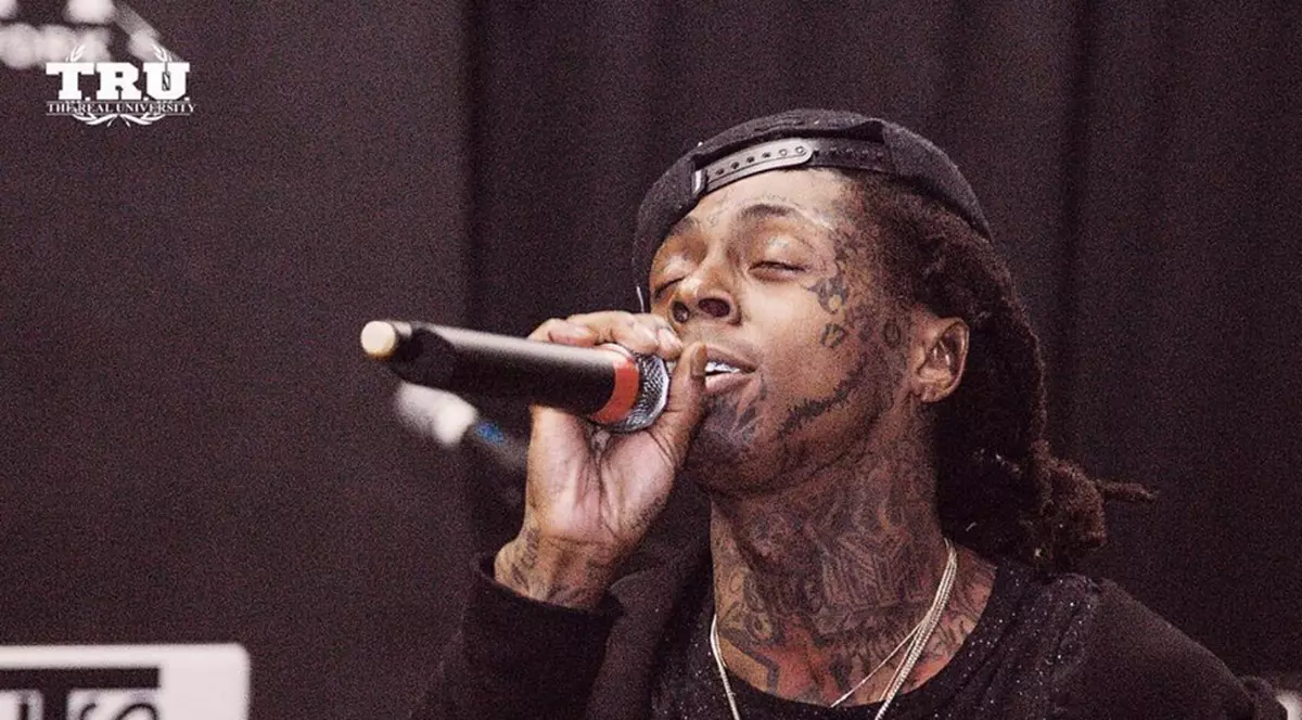 Rapperul Lil Wayne, internat de urgență, în urma unor crize convulsive