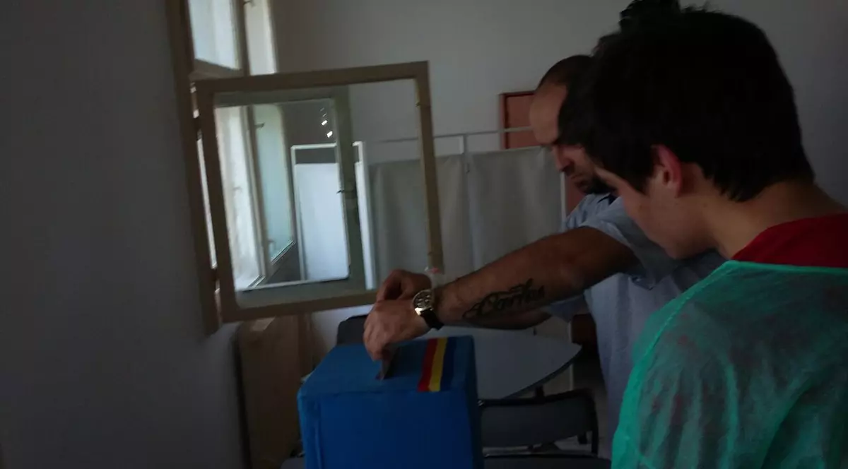 ALEGERI LOCALE 2016 | Bolnavii din spitalele gălățene au solicitat urna mobilă | GALERIE FOTO