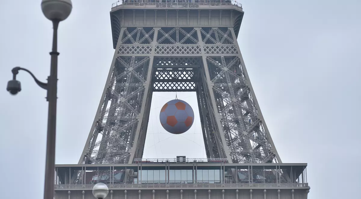 Euro 2016. Parisul și-a regăsit veselia în ciuda problemelor cu care se confruntă. Francezii trăiesc din plin viața și trepidează în așteptarea turneului final EXCLUSIV&FOTO și VIDEO