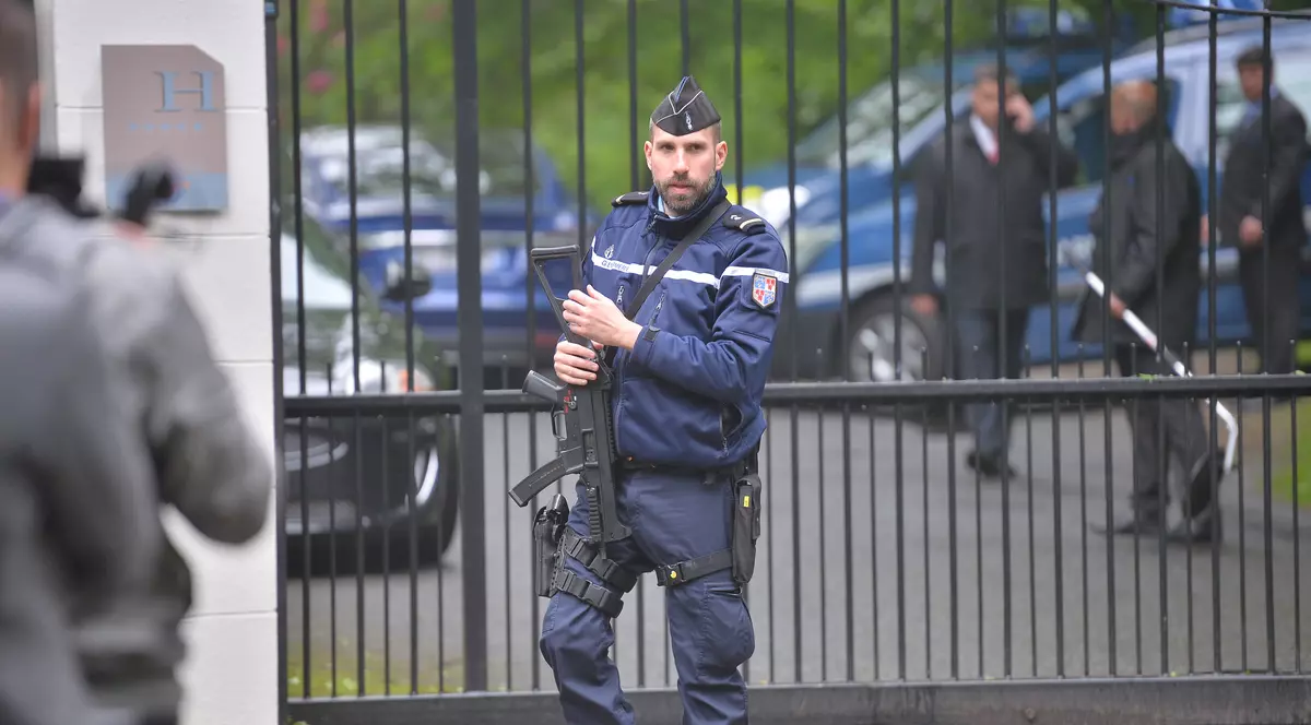 Euro 2016. Am debarcat în Franța! Tricolorii sunt în cantonamentul din La Chapelle-en-Serval. Păziți cu arma-n mână! Controlați antimină! Primul antrenament, de la 18:30 ! FOTO&VIDEO
