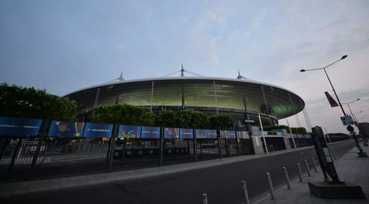 Euro 2016. Reportaj din infernul de la Saint-Denis. Vineri jucăm aici, pe Stade de France, cu gazdele! ”Explodează câte o bombă la două săptămâni și se trage cu Kalașnikovul” EXCLUSIV&FOTO