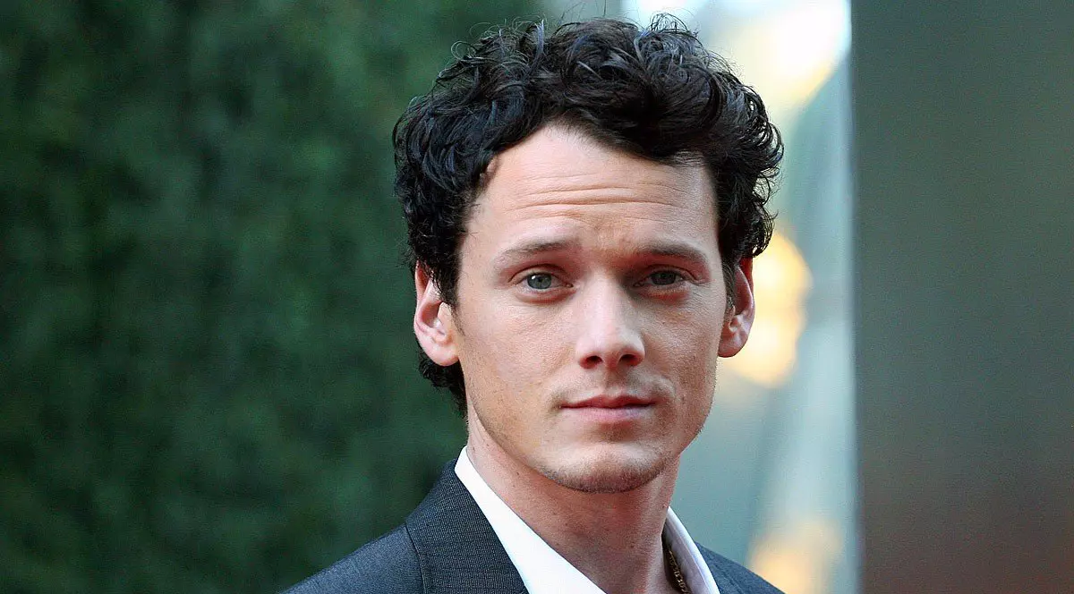 Părinții actorului din Star Trek, ucis de propria mașină, dau în judecată compania auto