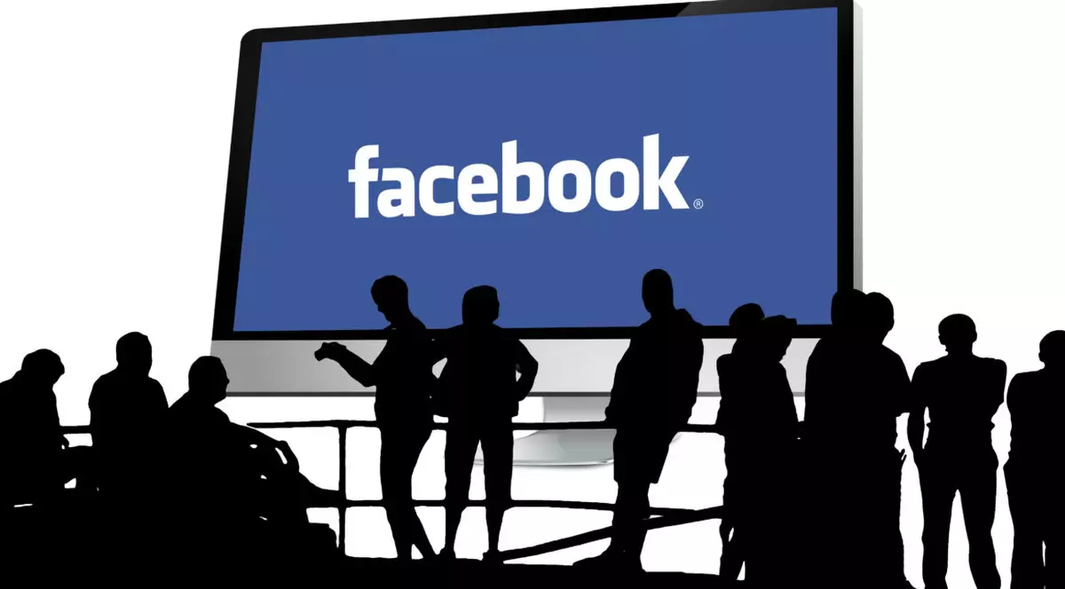 Atenție ce date introduci pe Facebook! Pagina asta te poate păcăli să dai datele cardului