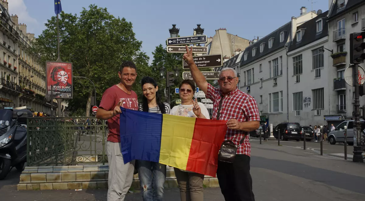 Euro 2016. Tricolorii vor fi susținuți de familii la marele meci cu Franța (vineri, ora 22:00). Părinții lui Răzvan Raț fac galerie pe Stade de France FOTO&VIDEO