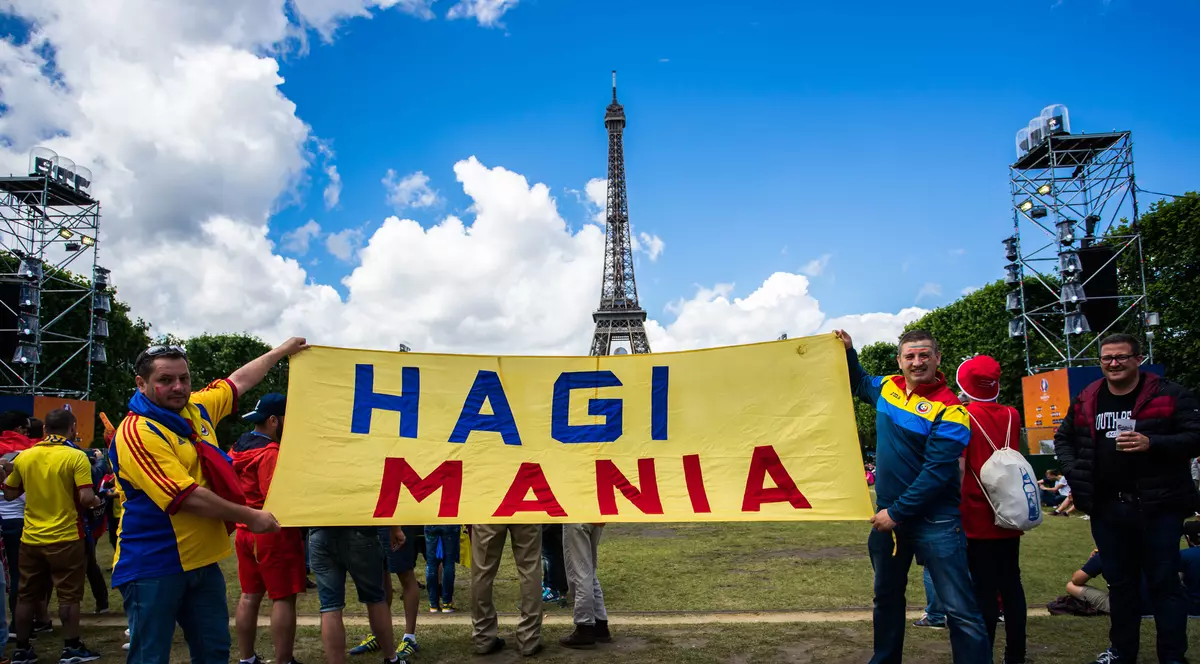 Euro 2016. România - Elveția. Un fan român și-a scris cu ciobul pe mână numele ”Regelui”! FOTO & VIDEO
