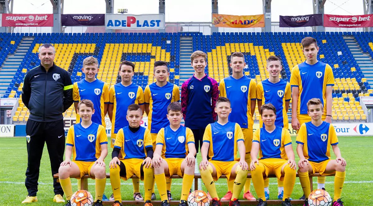 Euro 2016. Juniorii echipei Petrolul Ploiești, sponsorizați din vânzarea unor produse din supermarket / VIDEO