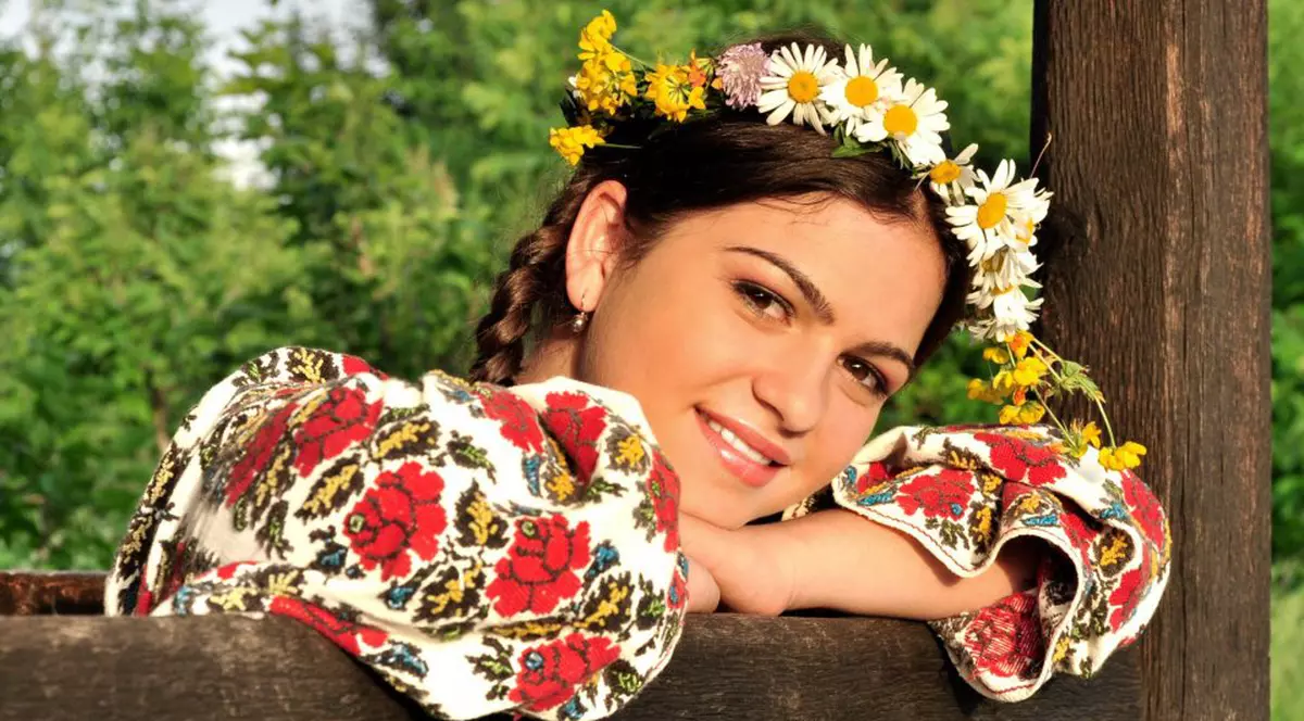 Cum arată acum cântăreața de muzică populară care a fost desfigurată de un câine într-un parc din București