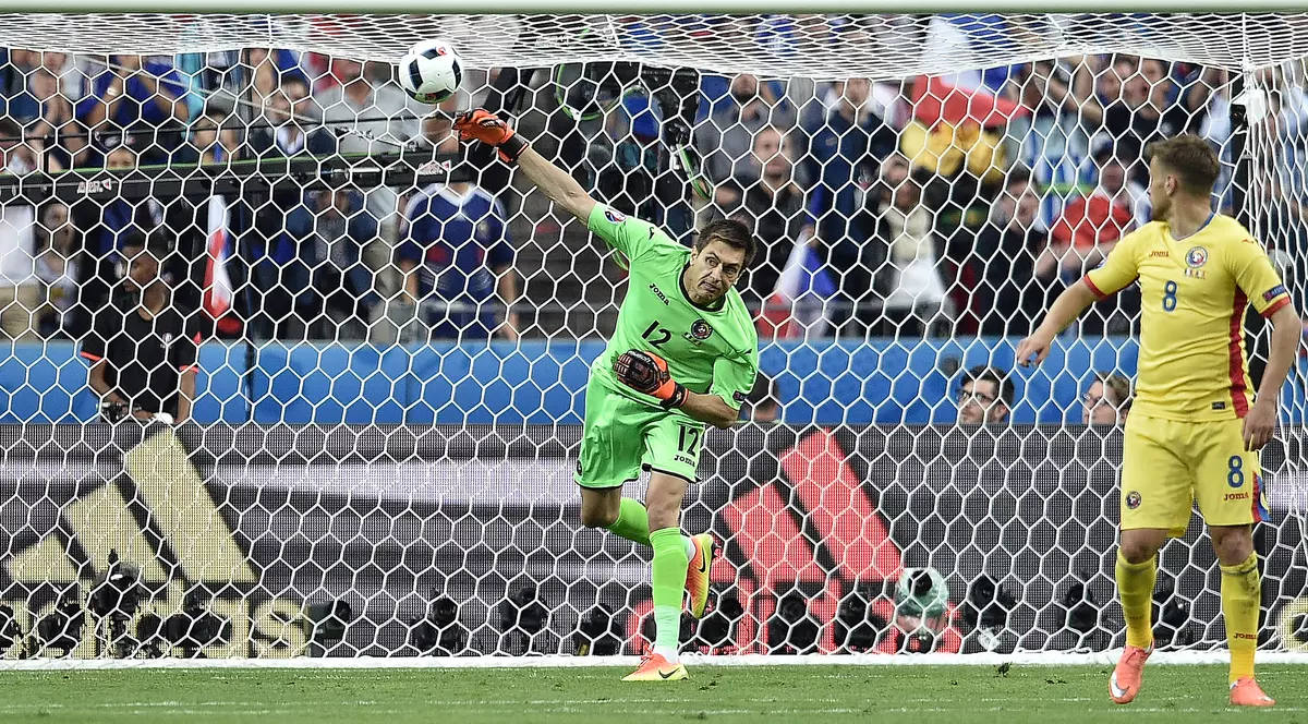 Euro 2016. Avem doi tricolori în topurile turneului final. Tătărușanu a luat trei goluri, dar a salvat opt
