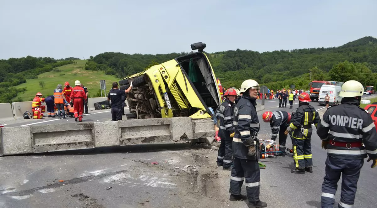 UPDATE | Autocar plin cu minori, implicat în accident la Brașov | 4 persoane au murit! FOTO
