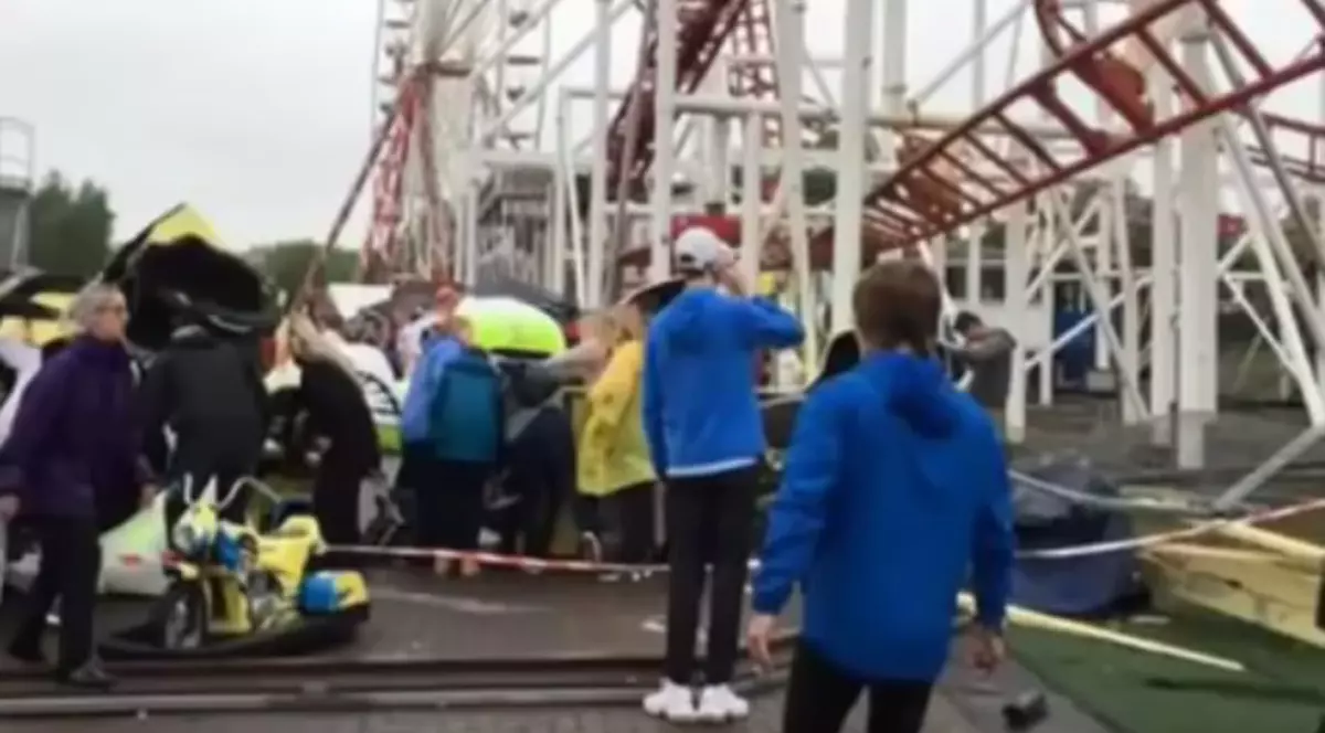 Accident teribil în Marea Britanie. 11 persoane au fost rănite la un parc de distracții | VIDEO