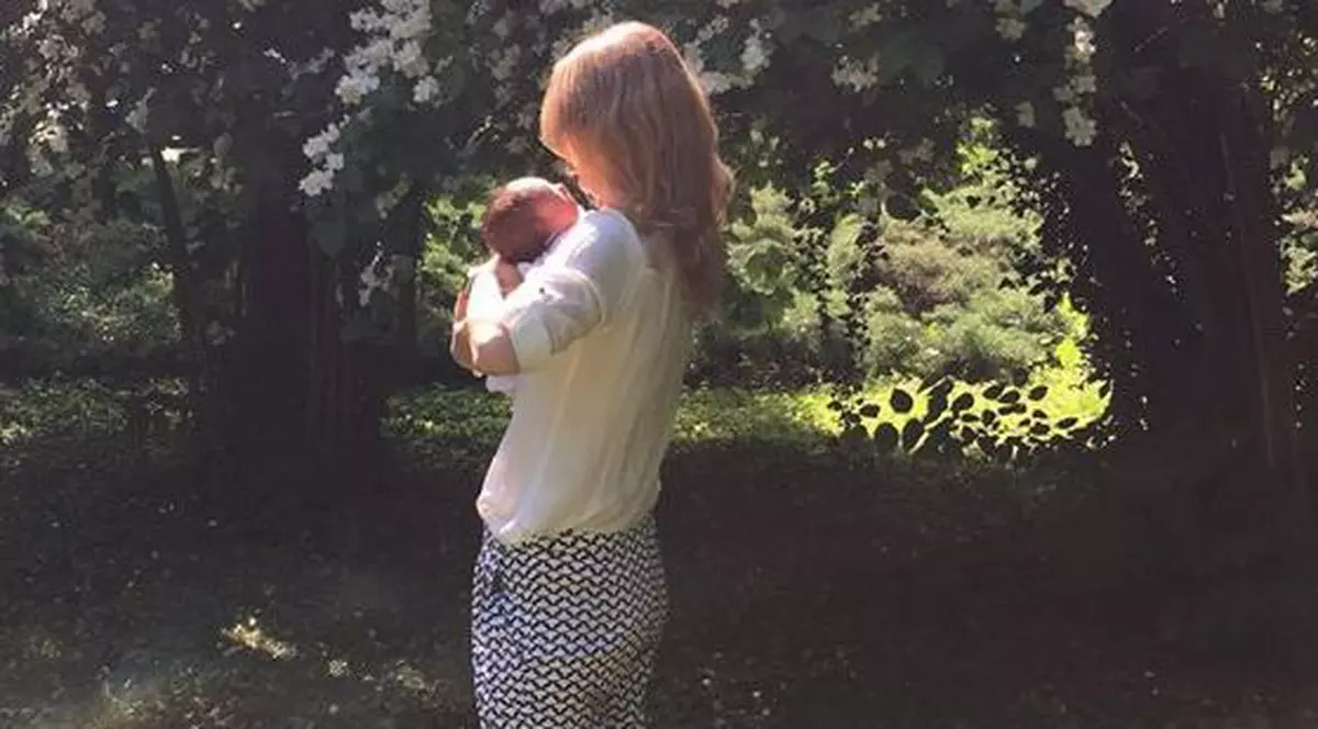 Cum arată Alina Gorghiu la doar două săptămâni după ce a născut. Prima poză cu băieţelul ei, Noah