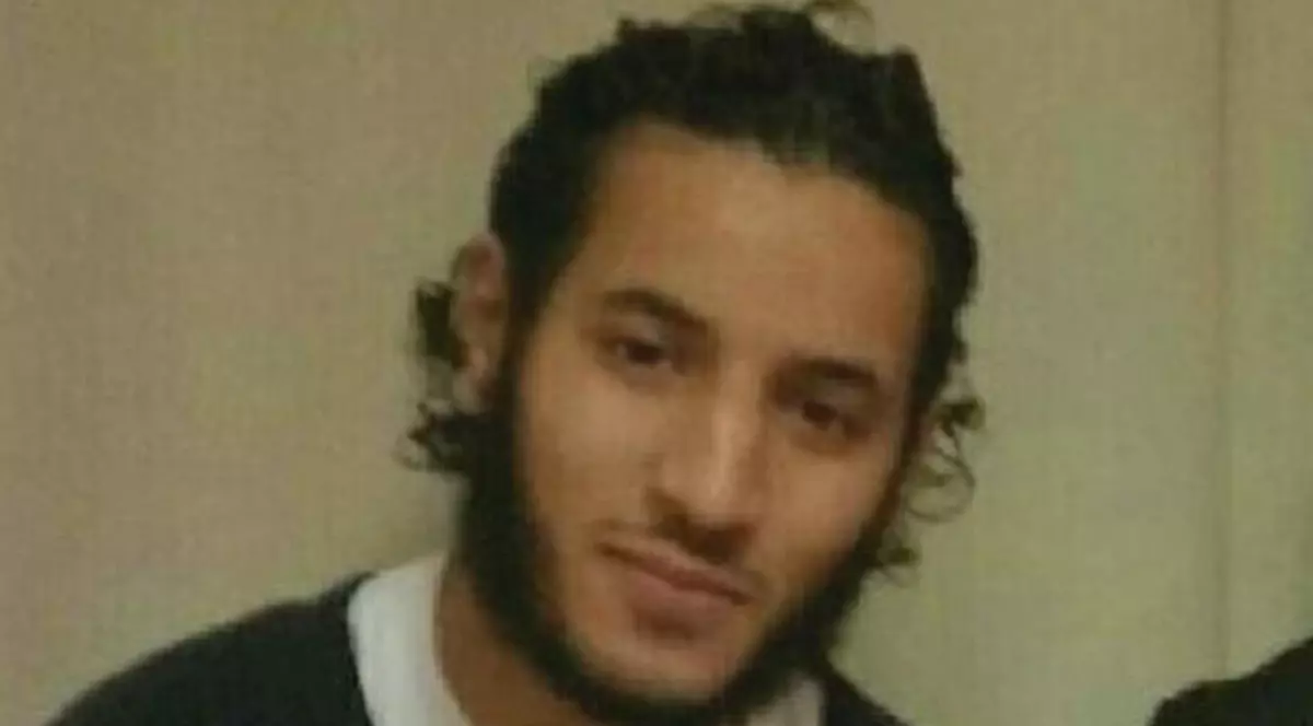 UPDATE | Prima imagine cu autorul atacului din Paris! Acesta a transmis atentatul live pe Facebook