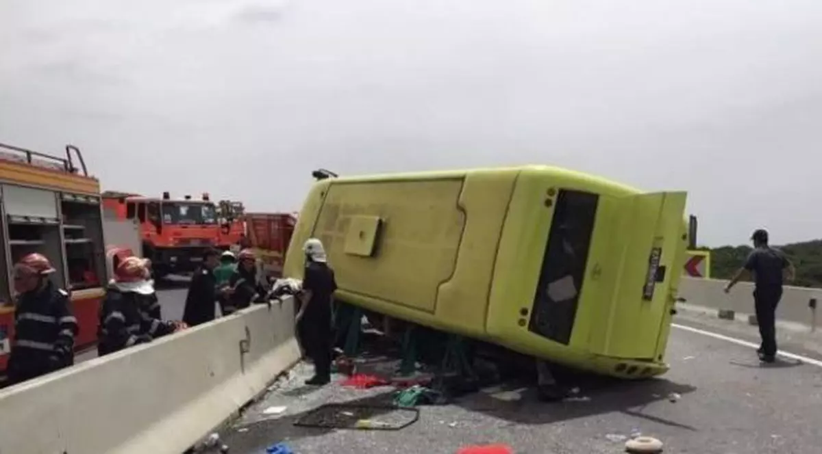 Anchetatorii vor să afle dacă cineva a ”umblat” la microbuzul răsturnat în Brașov