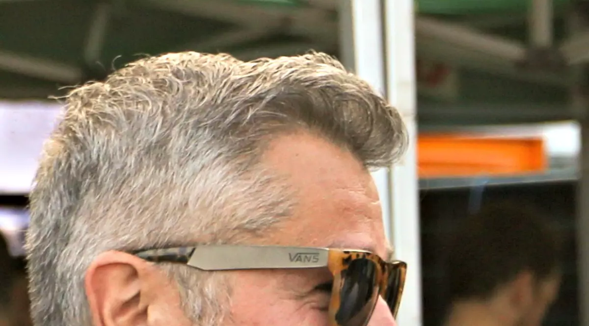 EXCLUSIV. Cât de serioasă a fost intervenția chirurgicală care i-a salvat vocea lui Bittman? Timpul trece, cicatricea se mărește!