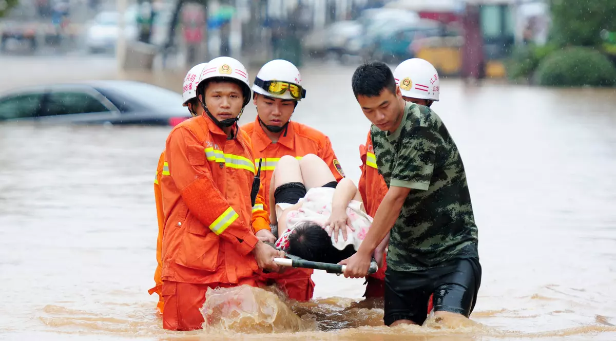 Inundații catastrofale în China! Cel puțin 14 persoane au murit, iar alte zeci sunt date dispărute