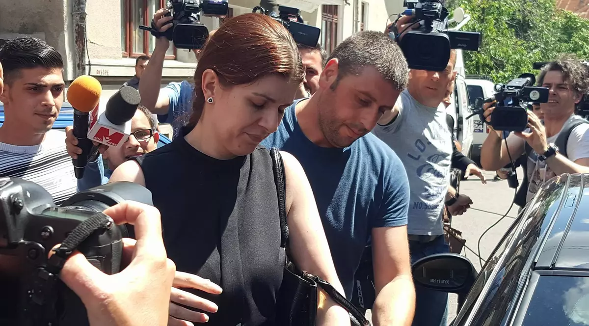 EXCLUSIV / Soția și cumnatul lui Condrea, cu bodyguarzi la DNA