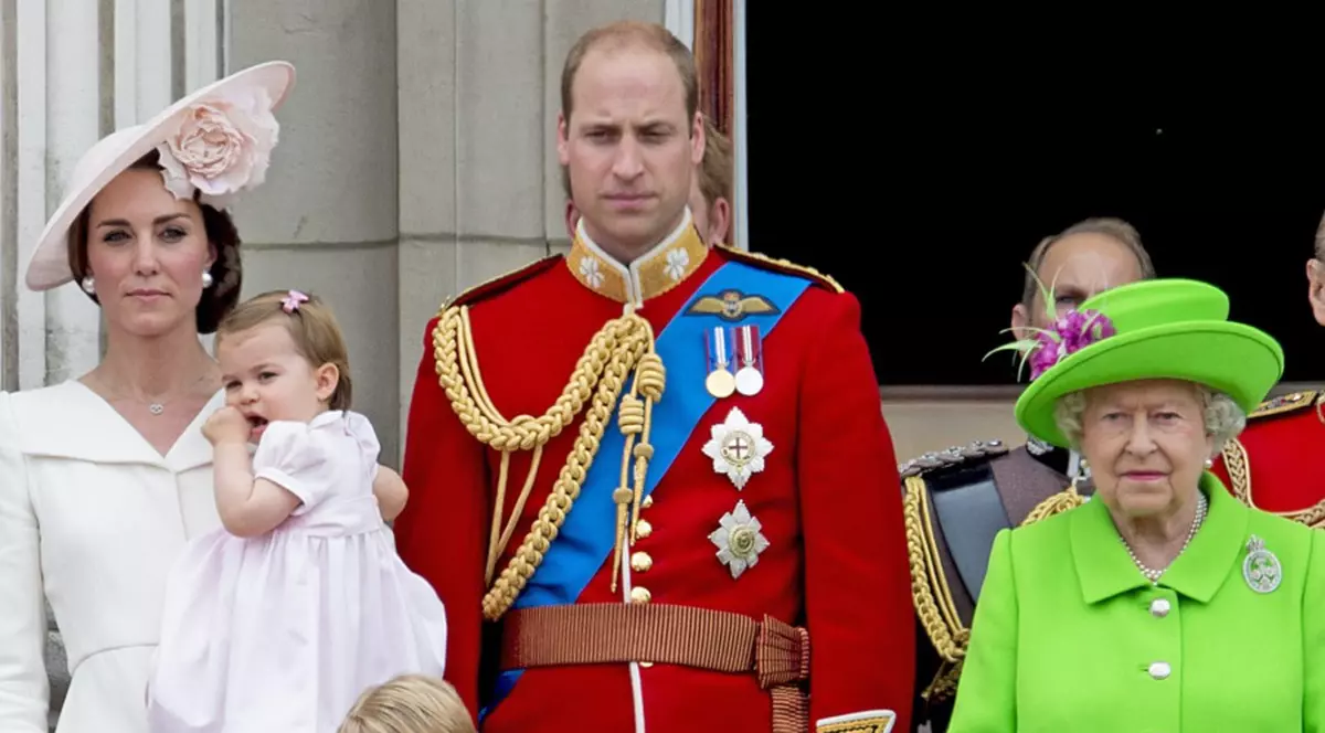 Moment amuzant la Palatul Buckingham: Regina l-a certat pe Prințul William. Află din ce motiv!