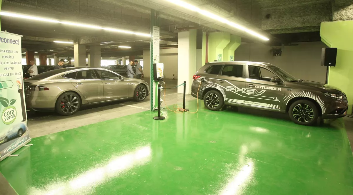 Prima stație de încărcat mașini electrice în hypermarket a fost dată în folosință astăzi