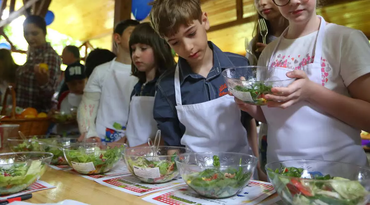 5 sfaturi importante pentru părinții preocupați de alimentația copiilor