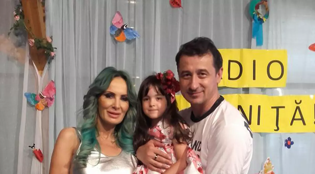 Ce ținută a purtat Daniela Gyorfi la grădiniță, la serbarea fiicei sale! Subiect de discuții!