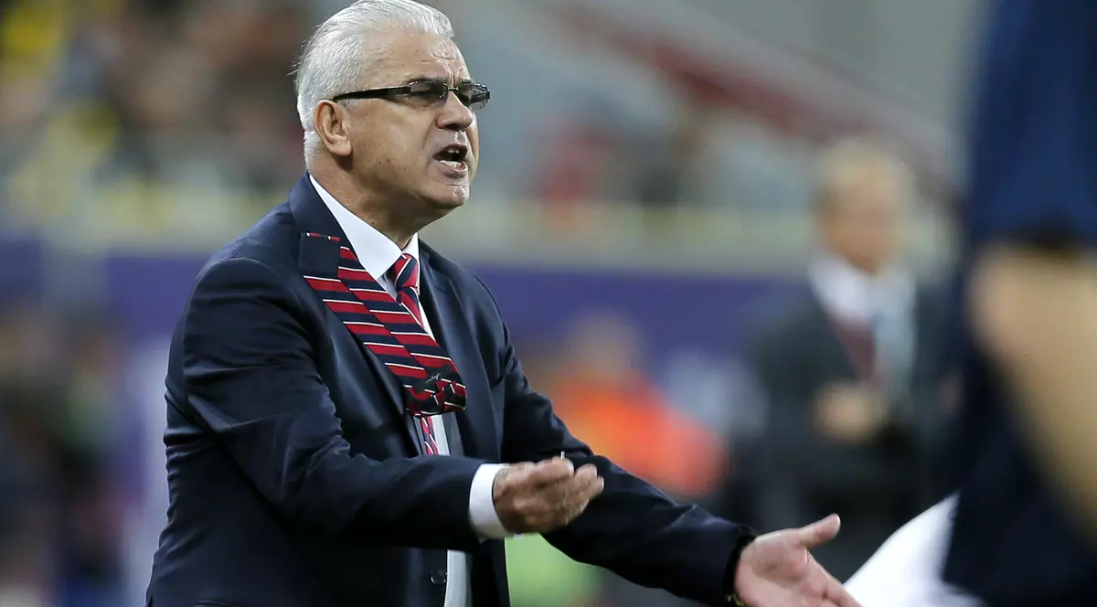 Euro 2016. Francezii, bulversaţi. Generalul Iordănescu şi-a ascuns "oastea" în mijlocul pădurii