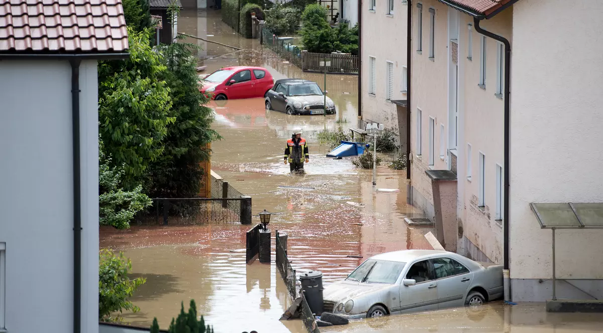 Stare de catastrofă naturală în Franța cu o săptămână înainte de Euro 2016! Muzeul Luvru și Musée d'Orsay, rămân închise! Bilanțul a ajuns la 11 morți| FOTO