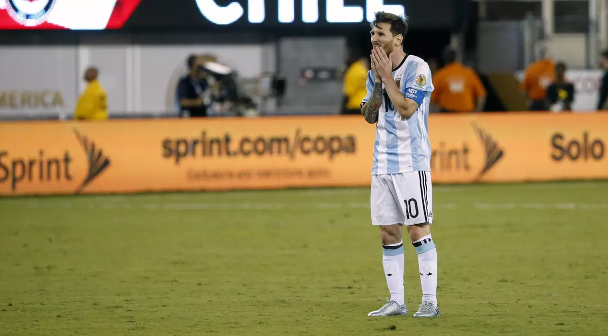 Maradona și președintele Argentinei trag de Messi să se răzgândească