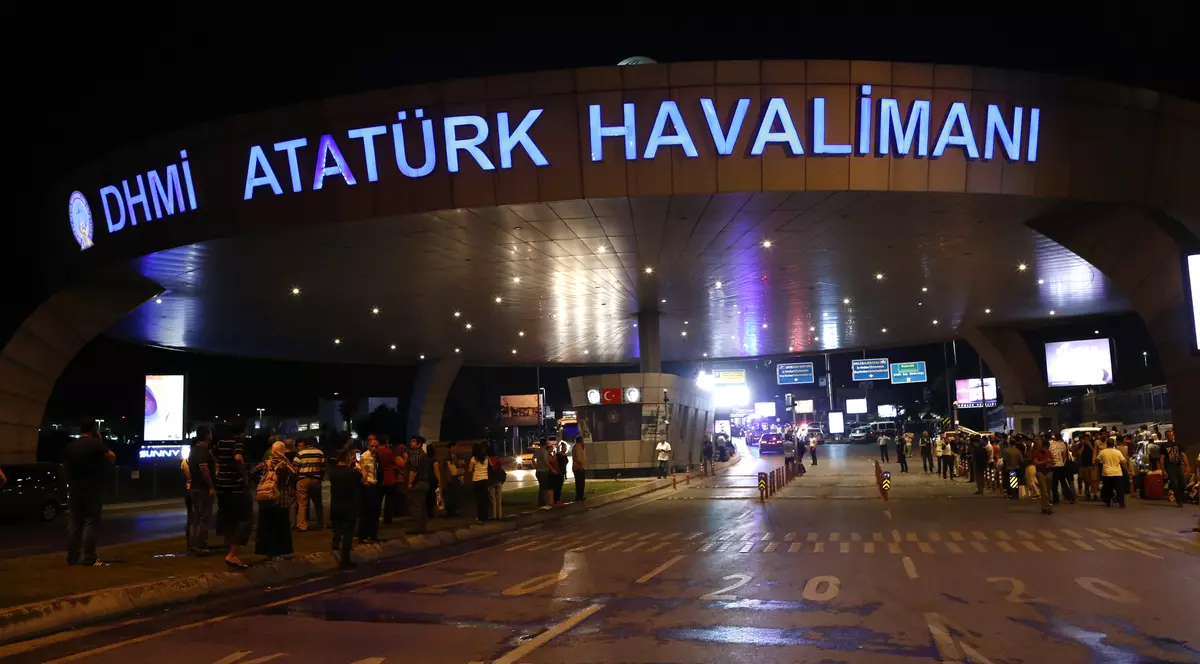 Atentat la Istanbul. Ce a apărut pe internet imediat după explozii | FOTO