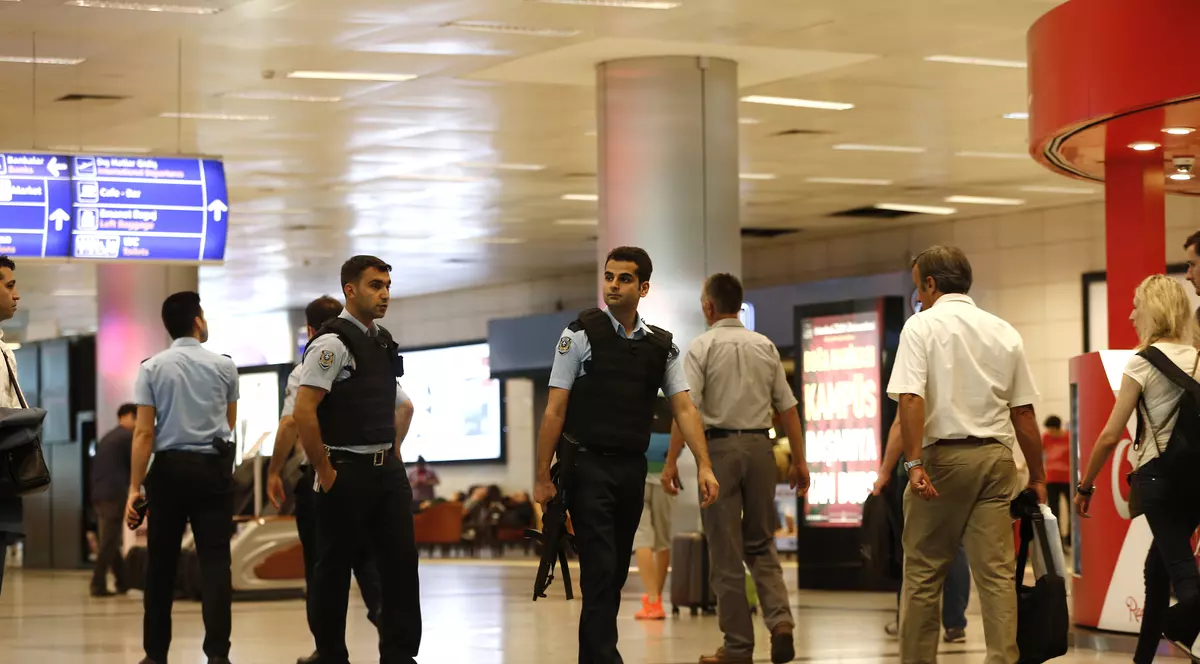 Atentate Istanbul | Un fost deținut rus de la Guantanamo a fost arestat în ancheta privind atacul de la aeroportul Ataturk