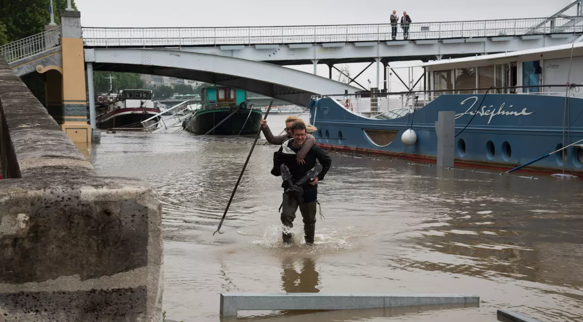 Încă o belea pentru Euro 2016: Franța e sub ape! Atenție, tricolori: ”La Paris e inundația secolului”. Românii stau la 40 de kilometri de Capitală FOTO