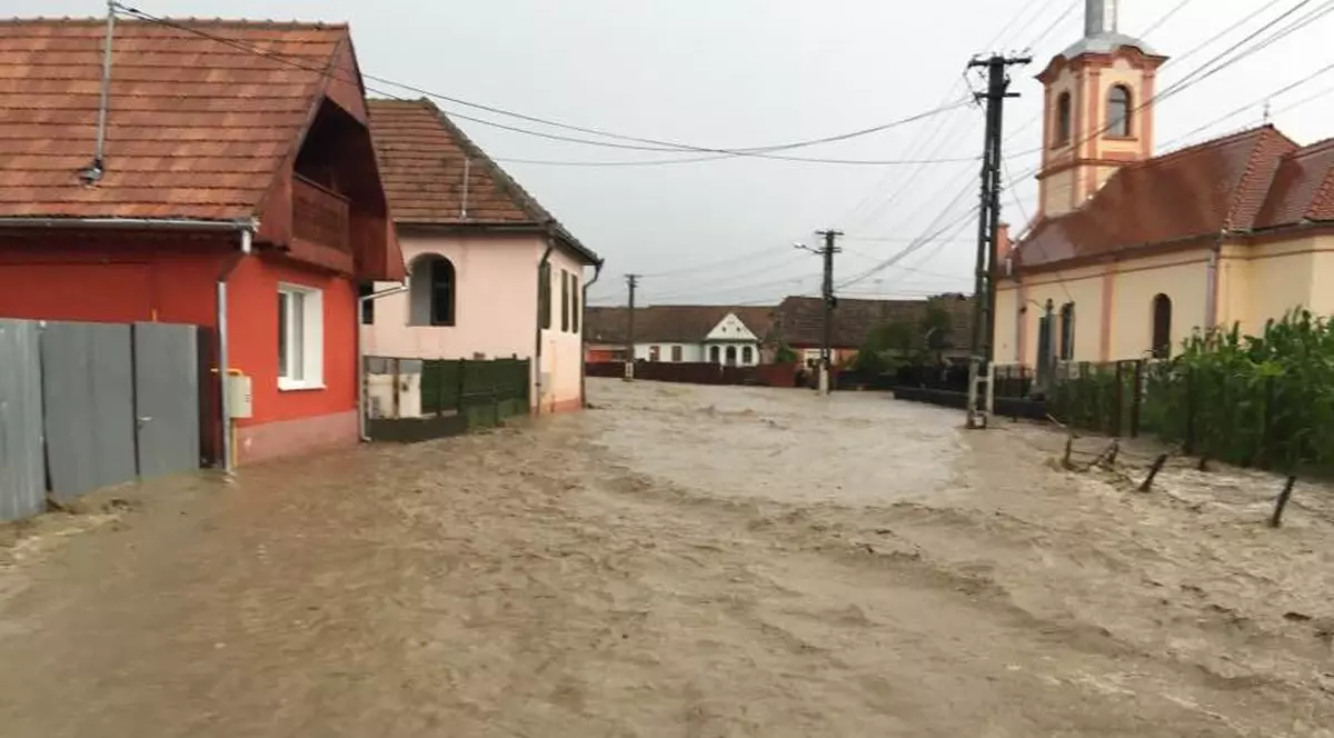 Cod galben de inundații până duminică seara
