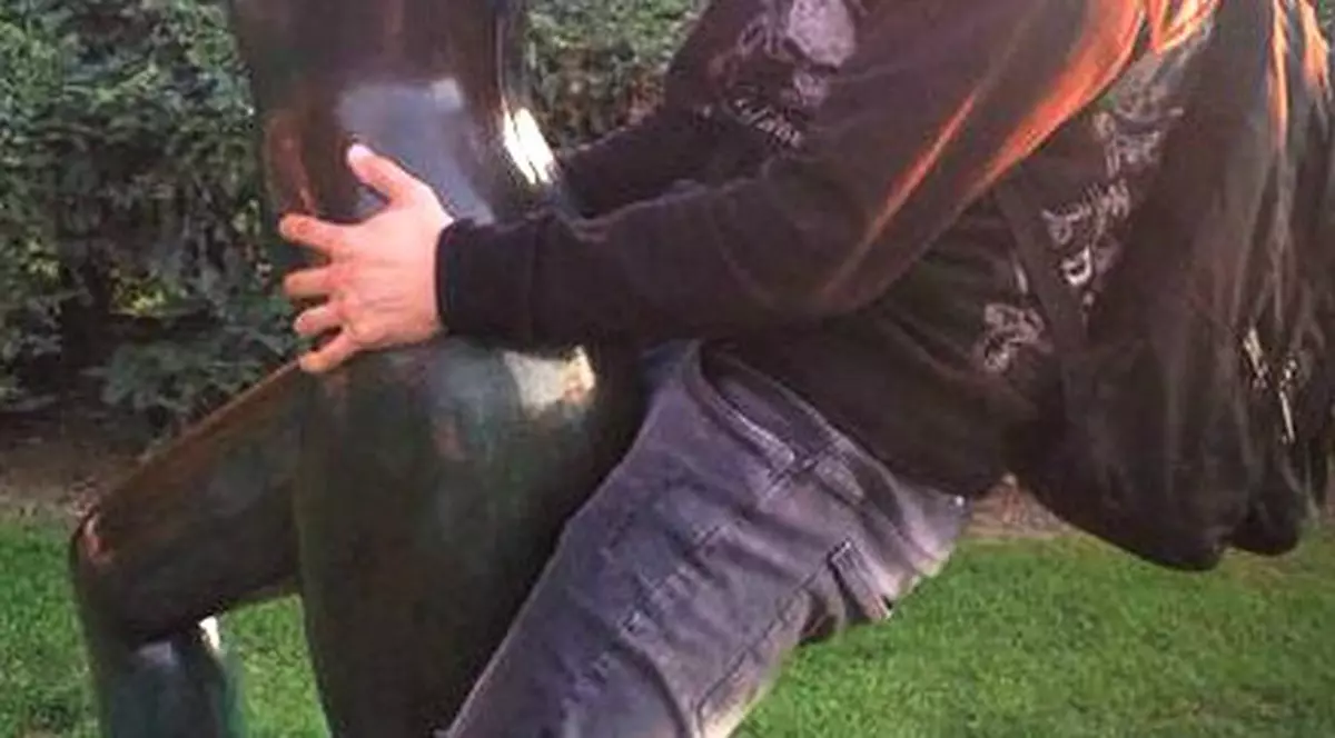 EXCLUSIV/ Ipostază scandaloasă cu cel mai nou membru al trupei Iris!