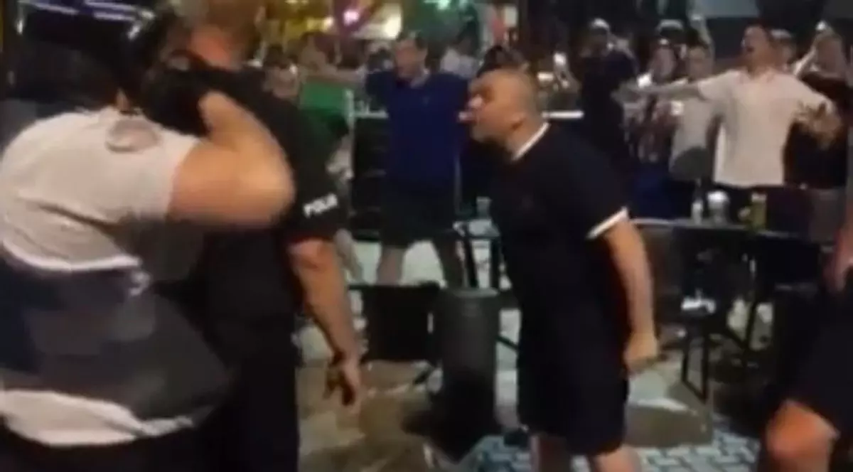 Euro 2016. E război la Marsilia! Poliția a intervenit cu gaze lacrimogene și a operat arestări / GALERIE FOTO și VIDEO