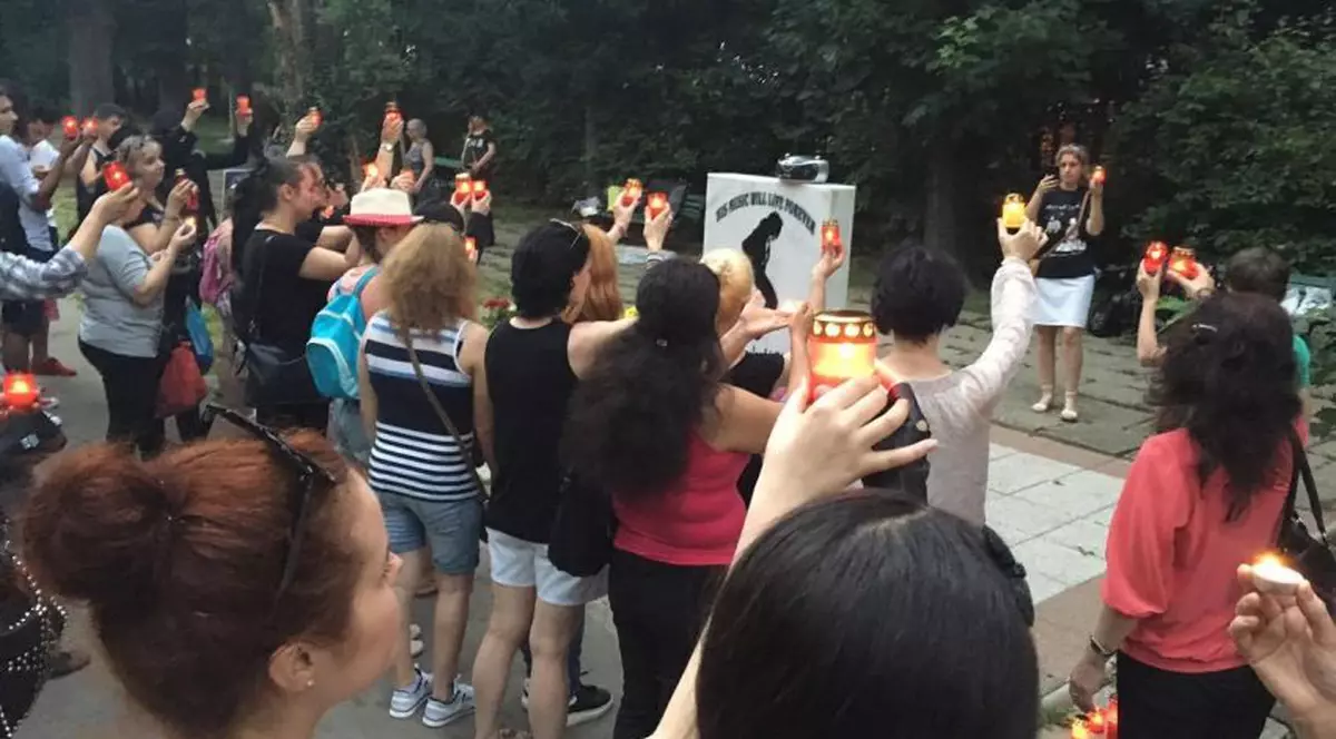 Fanii lui Michael Jackson s-au strâns în Parcul Herăstrău pentru a comemora 7 ani de la dispariția ”Megastarului”
