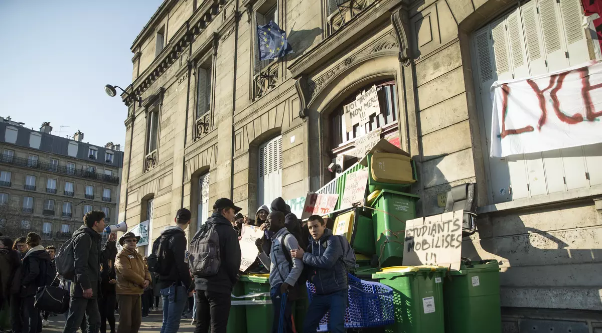 Euro 2016 | Ce soluție au găsit autoritățile franceze pentru a curăța Parisul de grămezile de gunoi