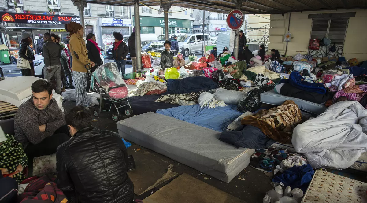Tabără de migranți, evacuată la Paris, de teama unei epidemii de tuberculoză