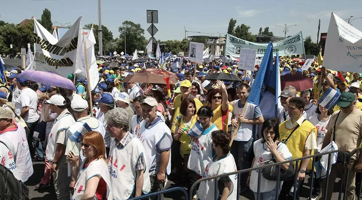 Cadrele didactice ar putea ieşi la pensie mai devreme cu trei ani