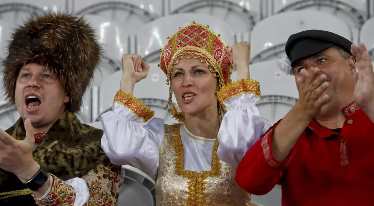 Euro 2016. O româncă și-a făcut loc printre frumusețile zilei de miercuri de la turneul final / GALERIE FOTO