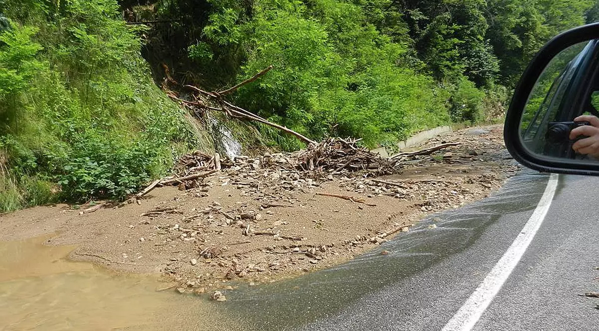 «Transalpina Banatului», amenințată de viituri! Localnicii au sunat la 112
