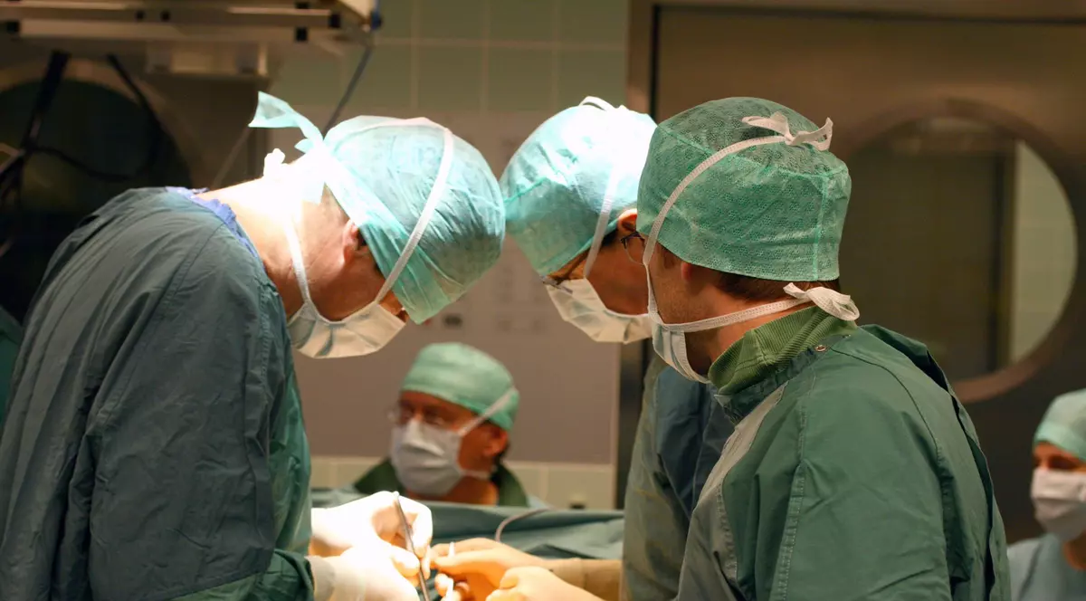 Vrea să vindece un pacient de paralizie printr-un transplant complet de corp din lume