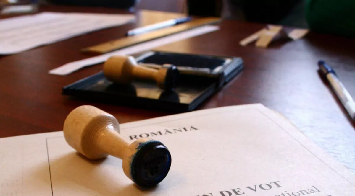 Sute de voturi prin corespondenţă, anulate. În plicuri nu s-a găsit certificatul de alegător