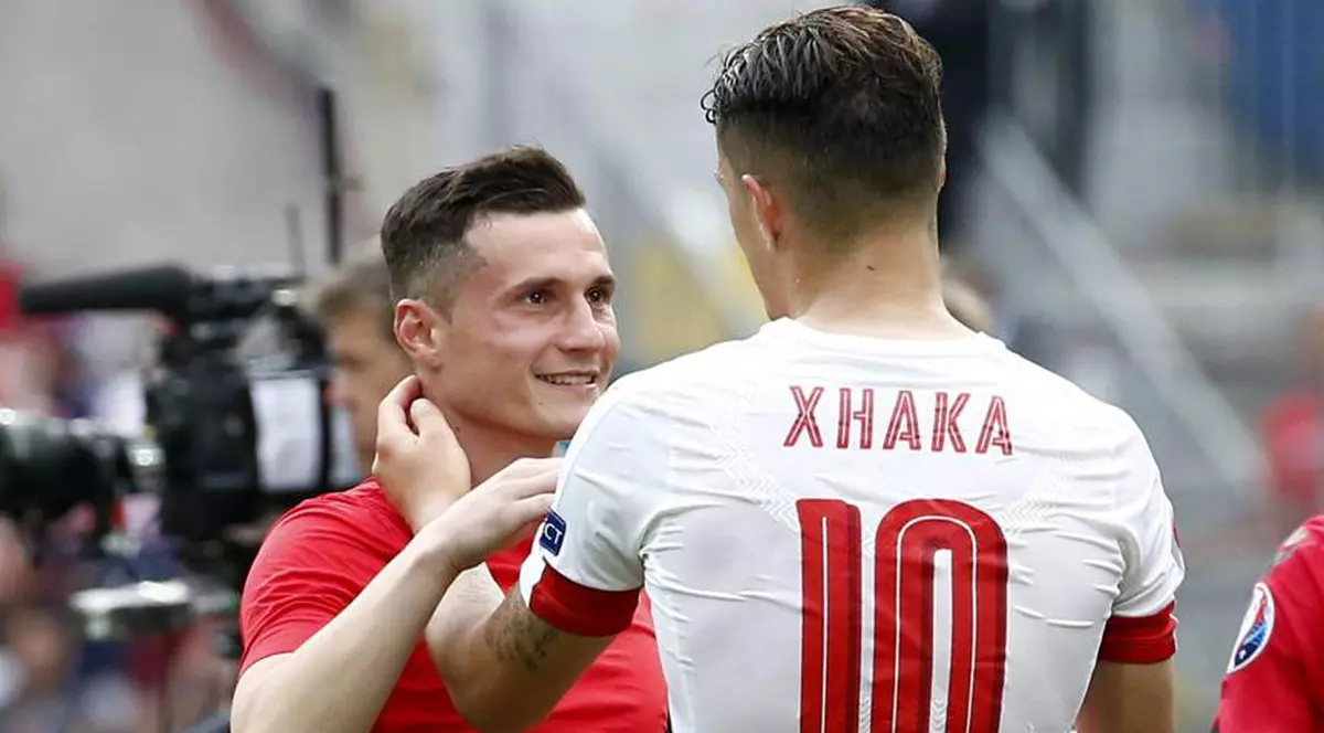 Euro 2016. Albania - Elveția 0-1. Cum s-a îmbrăcat mama fraților Xhaka. Foto în articol
