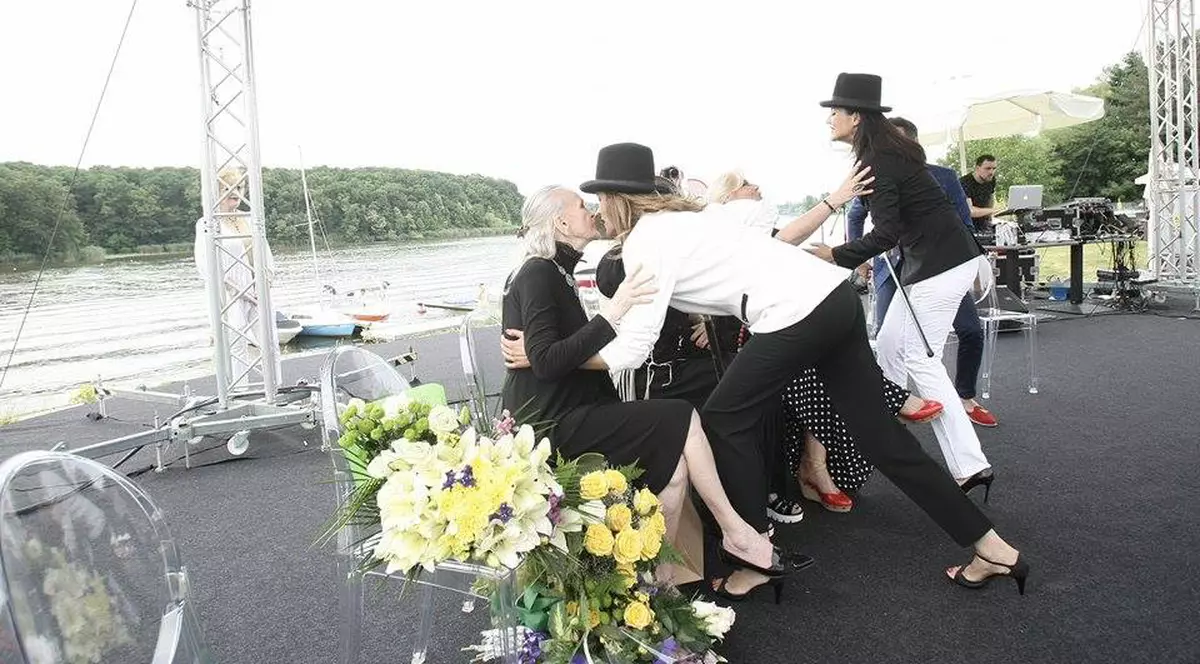 A avut parte de o petrecere de vis, la împlinirea a 80 de ani, de la care a lipsit însă tocmai fiul său. Mama Zina, copleșită de durere!