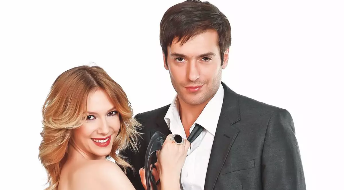 Fac botez în livadă! Radu Vâlcan şi Adela Popescu se pregătesc pentru primul «examen» din viaţa de părinţi | EXCLUSIV