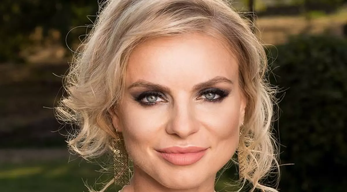 Jojo, nemachiată la primele ore ale dimineţii. Blonda şi-a luat fanii prin surprindere cu această imagine