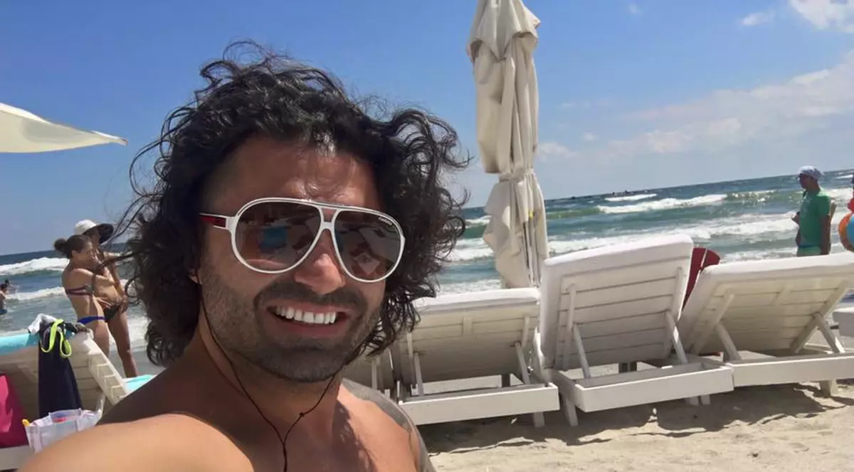 Pepe şi-a scos fetele la plajă. Cum s-a îmbrăcat Raluca pentru o zi la piscină